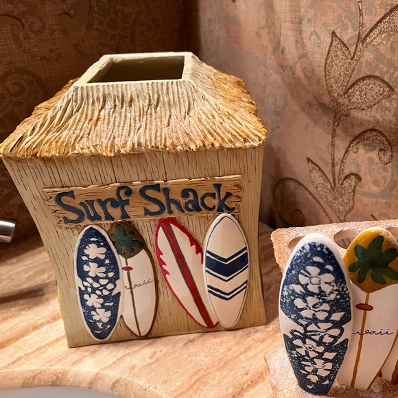 Dean Miller Bathroom, decor, beach scene, tissue and toothbrush set. - Picture 1 of 5